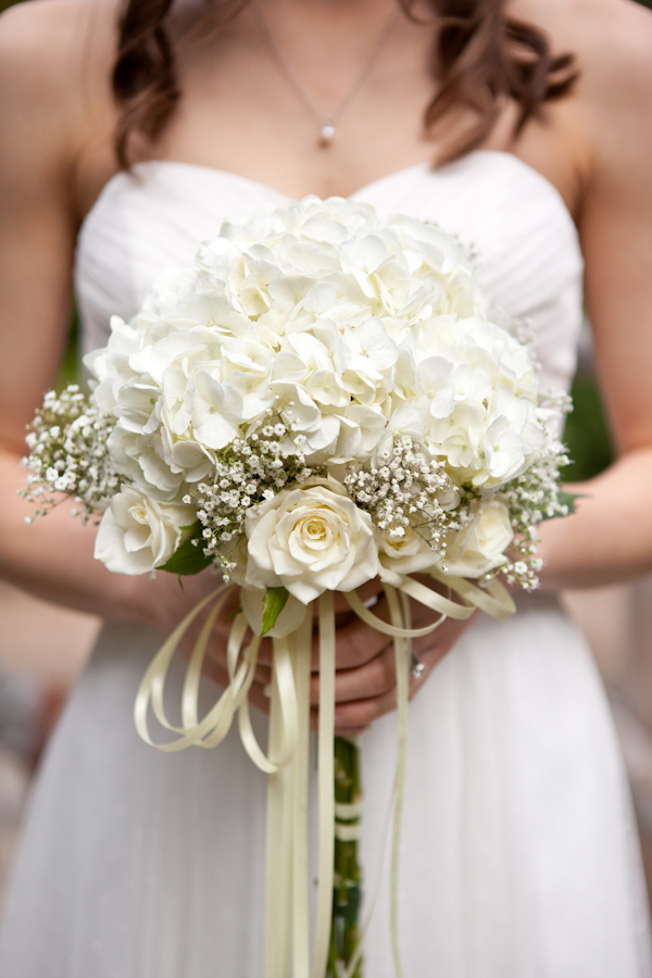 white wedding bouquet hydrengeas 