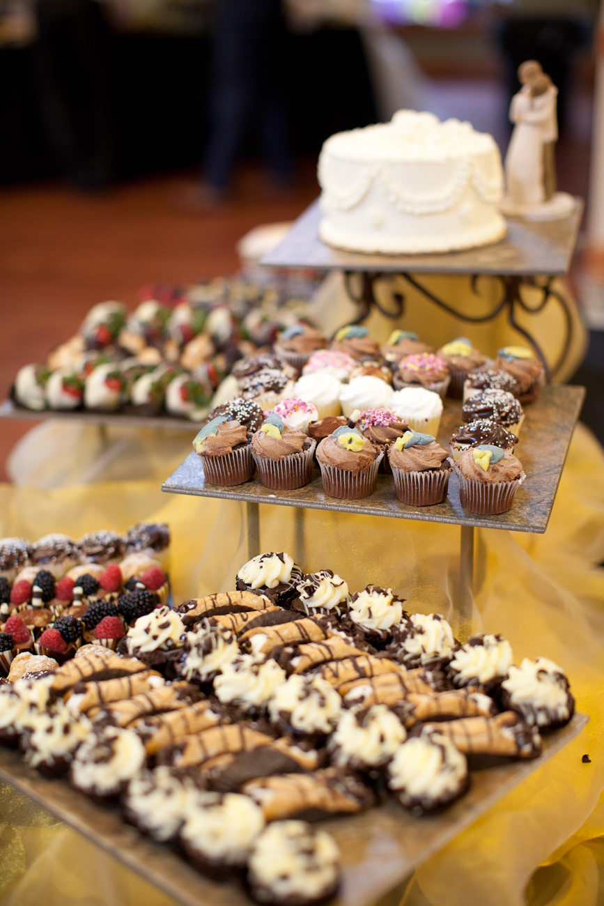 canolis_cupcakes_wedding_dessert_portland