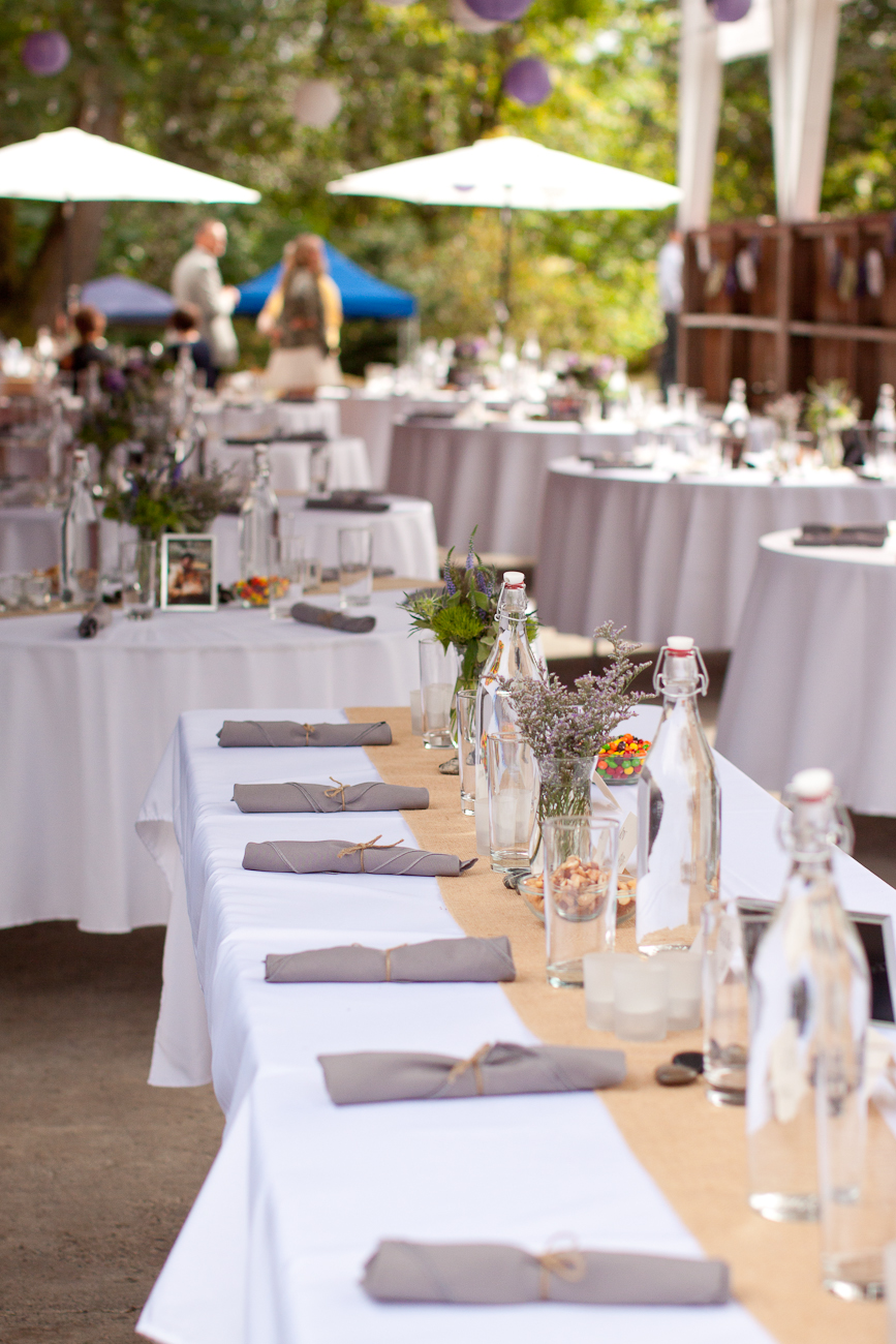 burlap-table-runners-lavendar-wedding-decor